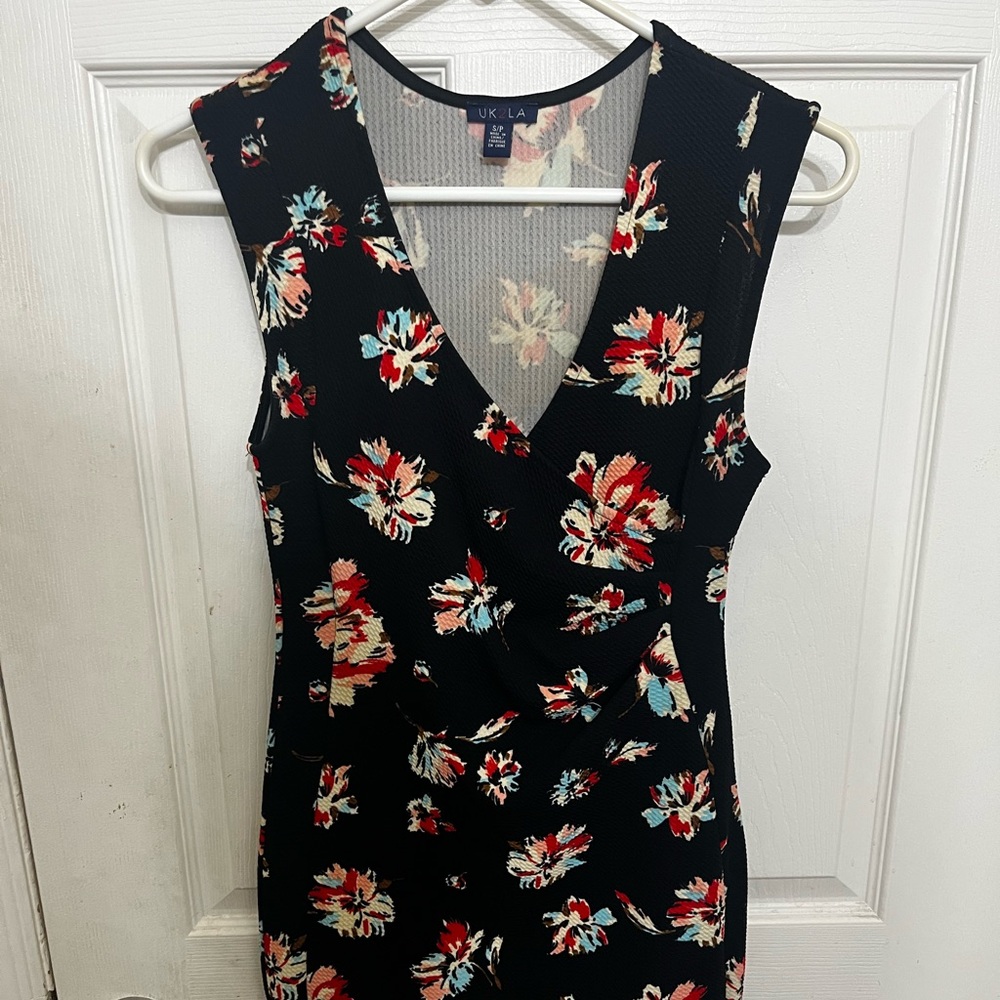 Floral dress size small, woman!